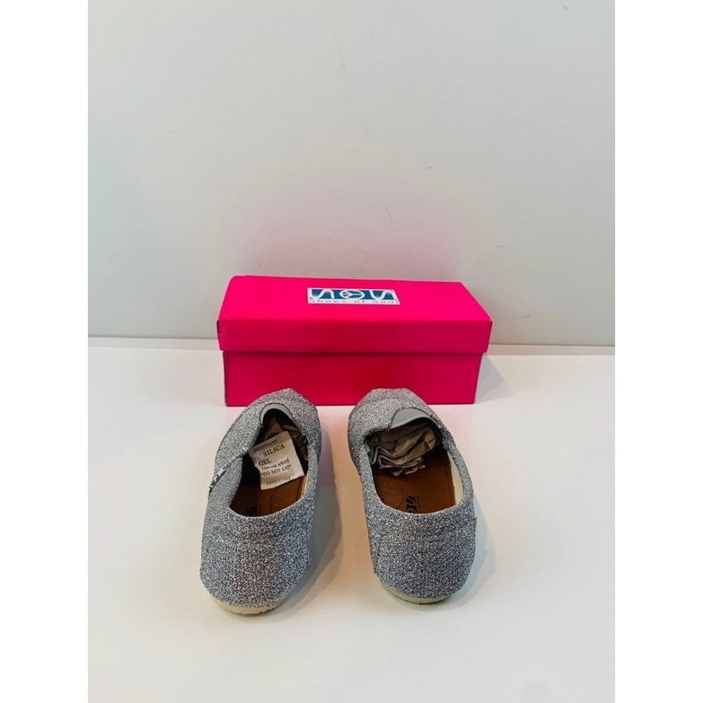 Brand New girls silver glitter flats - Picture 3 of 7